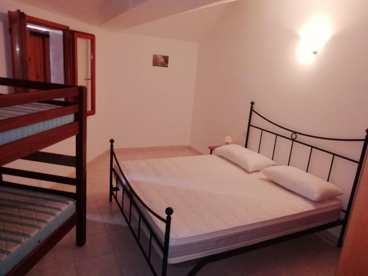 Seguimi a Calasetta SantʼAntìoco Esterno foto